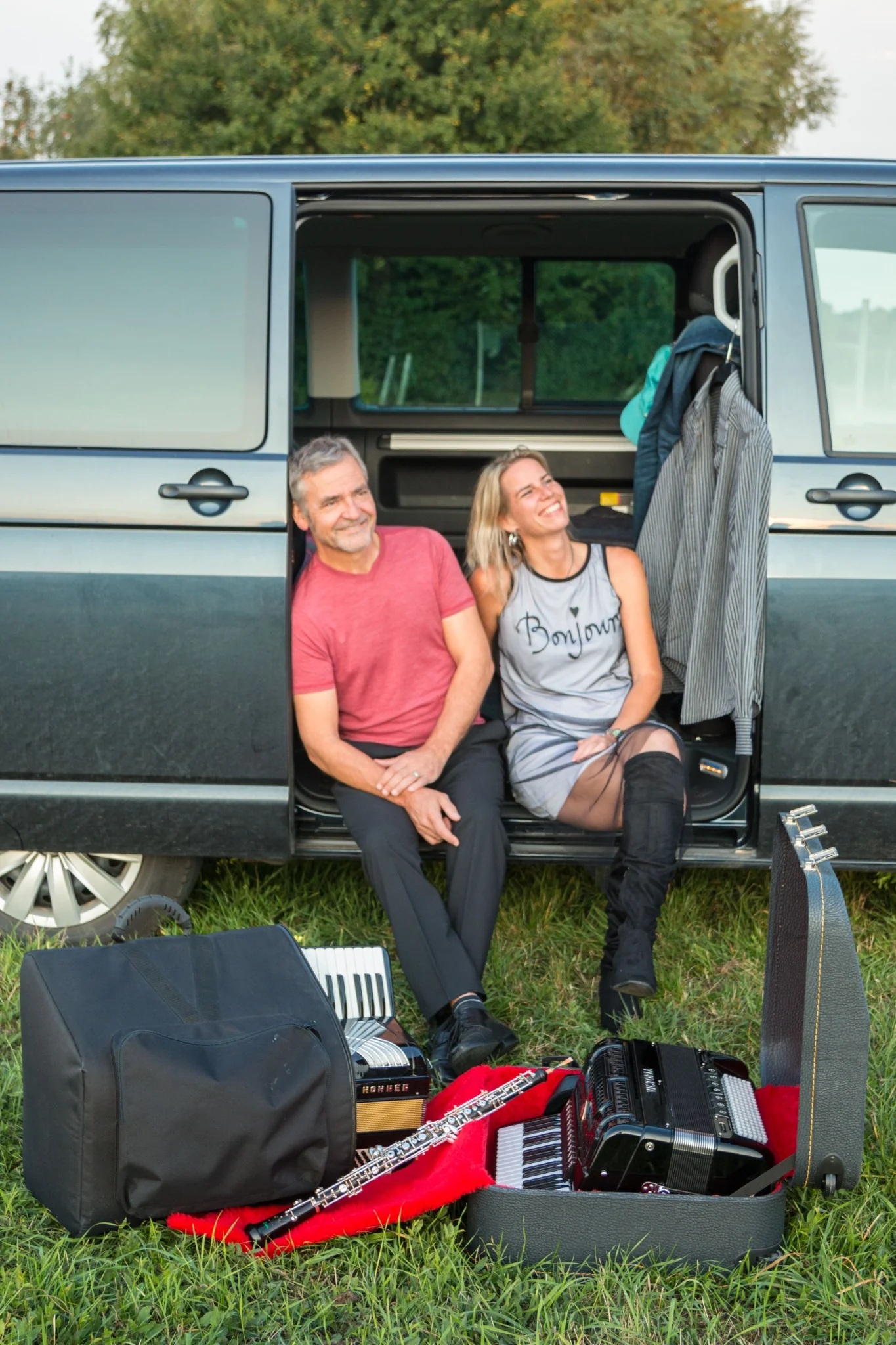 Uwe Hanewald und Ulrike Albeseder unterwegs mit Instrumenten